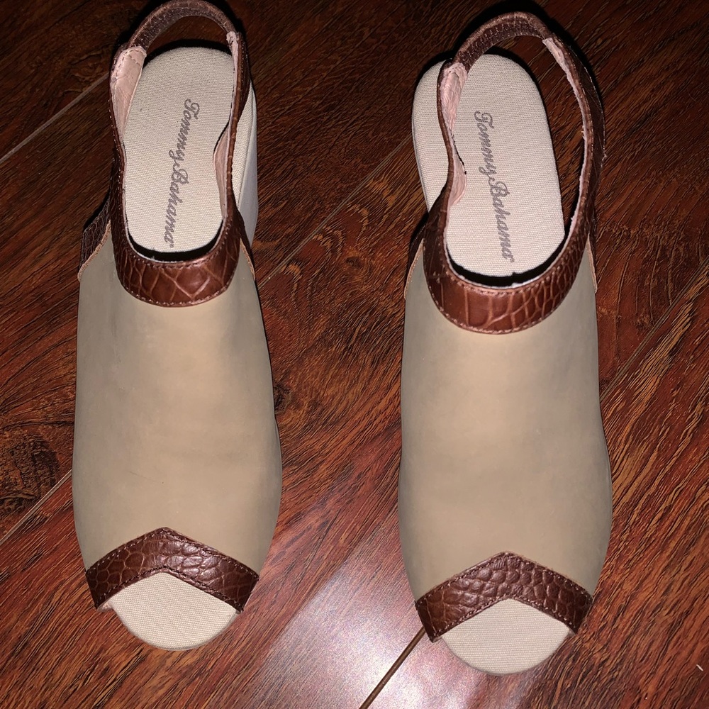 Tommy Bahama Women's Brown and Tan Mules